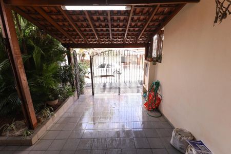 Garagem de casa à venda com 3 quartos, 120m² em Vila Medeiros, São Paulo