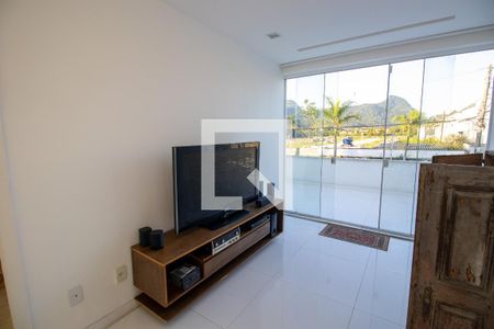 Sala de casa de condomínio à venda com 3 quartos, 350m² em Vargem Pequena, Rio de Janeiro