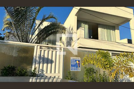 Plaquinha de casa de condomínio à venda com 3 quartos, 350m² em Vargem Pequena, Rio de Janeiro
