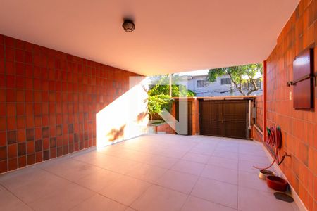 Garagem de casa para alugar com 4 quartos, 250m² em Planalto Paulista, São Paulo