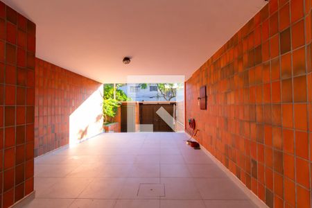 Garagem de casa para alugar com 4 quartos, 250m² em Planalto Paulista, São Paulo