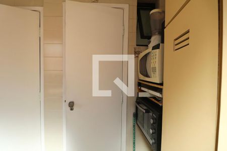 Área de Serviço de apartamento para alugar com 2 quartos, 60m² em Jardim A. Maria, Guarujá
