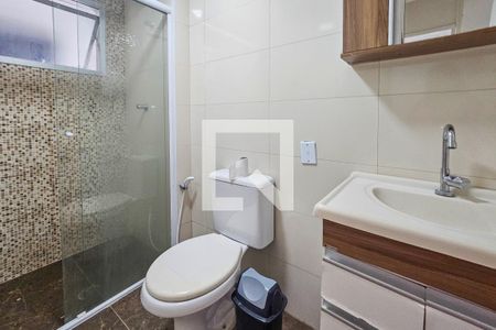Banheiro de apartamento para alugar com 2 quartos, 78m² em Balneario Cidade Atlantica, Guarujá
