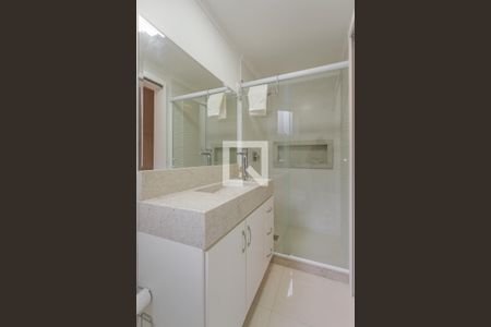 Suíte 2 de apartamento para alugar com 2 quartos, 150m² em Petrópolis, Porto Alegre