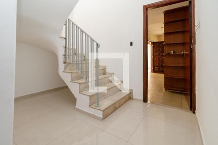 Escadas de acesso de casa à venda com 3 quartos, 275m² em Aricanduva, São Paulo