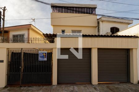 Fachada de casa à venda com 3 quartos, 275m² em Aricanduva, São Paulo