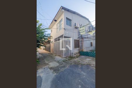 Fachada de casa à venda com 2 quartos, 90m² em Azenha, Porto Alegre