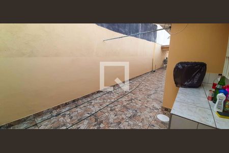 Quintal de casa à venda com 3 quartos, 175m² em Pestana, Osasco