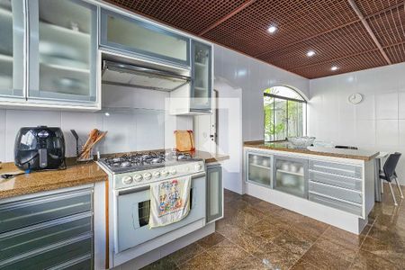Cozinha de casa de condomínio para alugar com 5 quartos, 2100m² em Jardim Acapulco, Guarujá