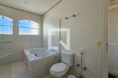 Banheiro da Suíte 3 de casa de condomínio para alugar com 5 quartos, 2100m² em Jardim Acapulco, Guarujá