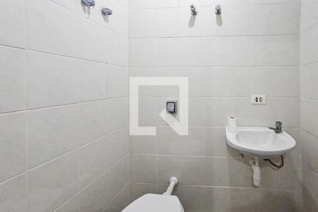 Banheiro de Serviço de apartamento para alugar com 3 quartos, 118m² em Barra Funda, Guarujá