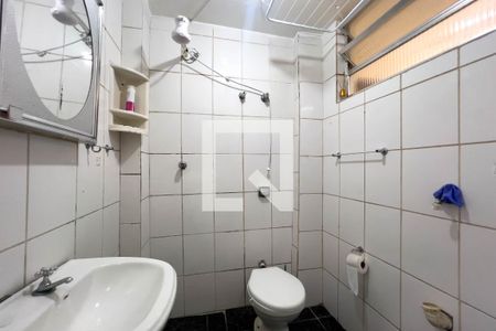 Banheiro de kitnet/studio para alugar com 1 quarto, 34m² em Sé, São Paulo