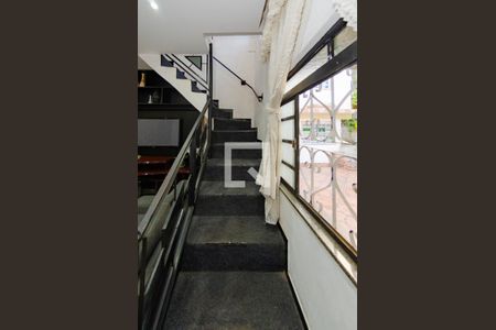 Escada de casa à venda com 2 quartos, 480m² em Vista Alegre, Belo Horizonte