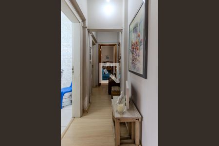 Corredor de apartamento à venda com 3 quartos, 120m² em Santana, Porto Alegre