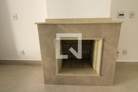 Detalhe Sala - Lareira de casa de condomínio à venda com 3 quartos, 216m² em Ipanema, Porto Alegre