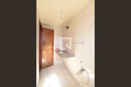 Banheiro Social de casa para alugar com 2 quartos, 103m² em Floramar, Belo Horizonte