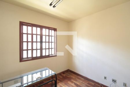 Quarto 1 de casa para alugar com 2 quartos, 103m² em Floramar, Belo Horizonte