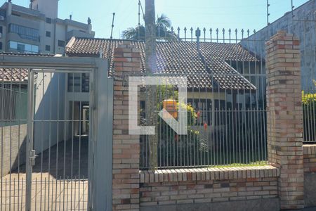 Fachada de casa à venda com 3 quartos, 426m² em Tristeza, Porto Alegre