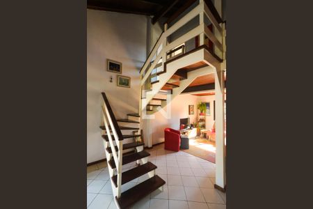 Escada de casa à venda com 3 quartos, 426m² em Tristeza, Porto Alegre
