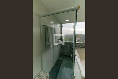 Banheiro da Suíte  de casa de condomínio para alugar com 5 quartos, 400m² em Muriqui, Niterói