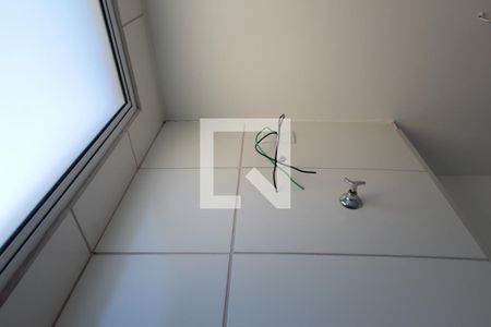 Banheiro de apartamento à venda com 2 quartos, 45m² em Trevo, Belo Horizonte