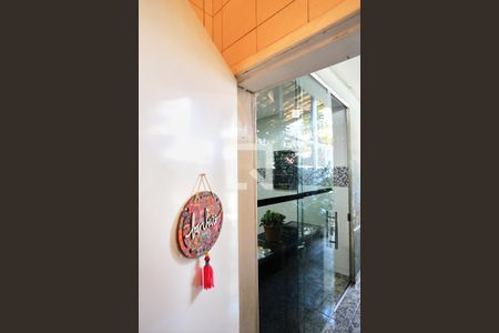 Banheiro de serviço de casa à venda com 4 quartos, 400m² em Sagrada Família, Belo Horizonte