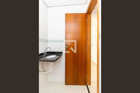 Banheiro de apartamento para alugar com 1 quarto, 33m² em Vila Campanela, São Paulo