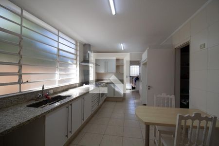 Cozinha de casa para alugar com 4 quartos, 600m² em Jardim Guedala, São Paulo