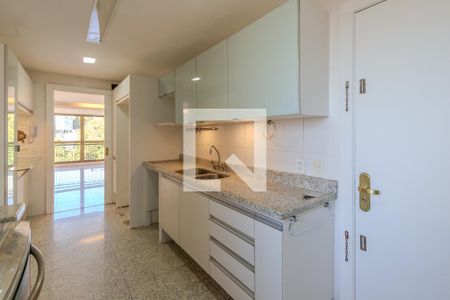 Cozinha de apartamento para alugar com 3 quartos, 180m² em Moinhos de Vento, Porto Alegre
