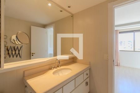 Banheiro da Suíte 1 de apartamento para alugar com 3 quartos, 180m² em Moinhos de Vento, Porto Alegre