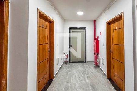 Acesso de apartamento à venda com 2 quartos, 52m² em Vila Eldizia, Santo André