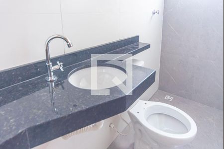 Banheiro de apartamento à venda com 2 quartos, 49m² em Vila Eldizia, Santo André