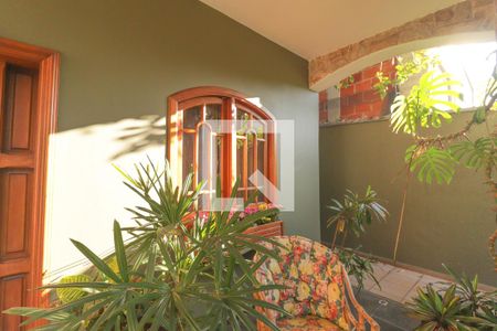 Jardim de casa à venda com 4 quartos, 321m² em Jardim do Lago, Jundiaí