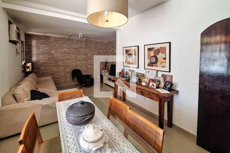 Sala de casa à venda com 2 quartos, 396m² em Piratininga, Niterói