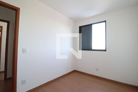 Quarto 1 de apartamento para alugar com 2 quartos, 58m² em Shopping Park, Uberlândia