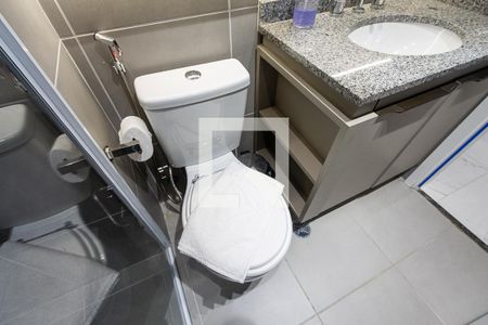 Banheiro de kitnet/studio para alugar com 1 quarto, 23m² em Barra Funda, São Paulo