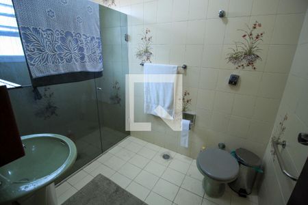 Banheiro da Suíte de casa à venda com 3 quartos, 400m² em Vila Canero, São Paulo
