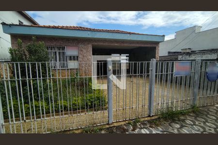 Fachada de casa à venda com 3 quartos, 400m² em Vila Canero, São Paulo
