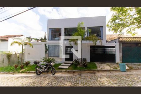 Fachada de casa à venda com 4 quartos, 240m² em Matapaca, Niterói