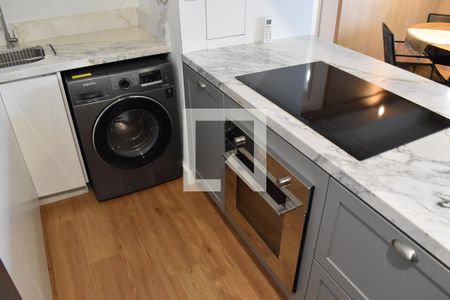 Cozinha de apartamento à venda com 2 quartos, 66m² em Centro, Curitiba