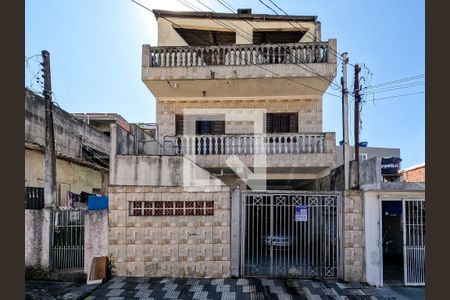 Fachada de casa à venda com 5 quartos, 111m² em Vila Herminia, São Paulo