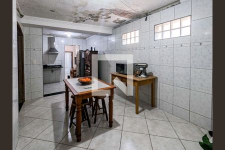 Cozinha 1 de casa à venda com 5 quartos, 111m² em Vila Herminia, São Paulo