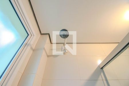 Banheiro de apartamento à venda com 1 quarto, 46m² em Passo D’areia, Porto Alegre