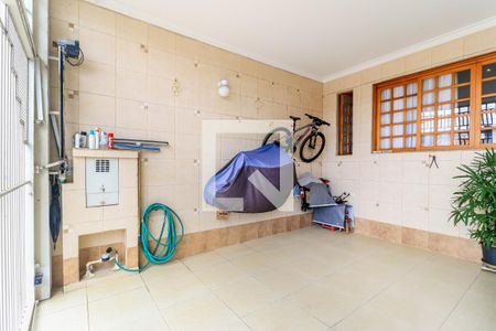 Garagem de casa à venda com 4 quartos, 320m² em Jardim Tupa, São Paulo