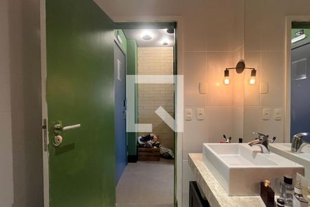 Banheiro de kitnet/studio para alugar com 1 quarto, 30m² em Gonzaga, Santos
