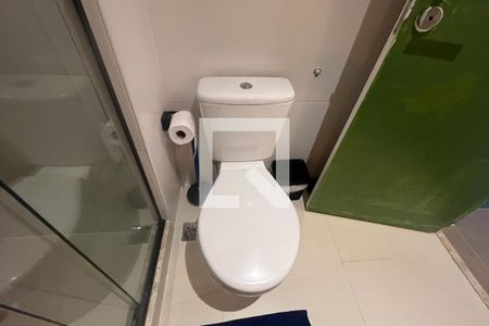 Banheiro de kitnet/studio para alugar com 1 quarto, 30m² em Gonzaga, Santos