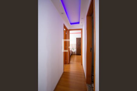 Corredor de apartamento para alugar com 2 quartos, 56m² em Alcantara, São Gonçalo