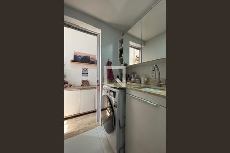 Banheiro social de apartamento à venda com 1 quarto, 23m² em Botafogo, Rio de Janeiro