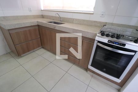 Cozinha de apartamento para alugar com 2 quartos, 58m² em Daniel Fonseca, Uberlândia