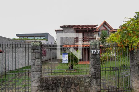 Fachada de casa à venda com 4 quartos, 583m² em Barra da Tijuca, Rio de Janeiro